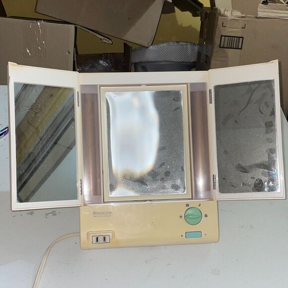 Vintage Remington True-To-Light LM-8 Lighted Makeup Mirror 3-Way Tri-Fold Works - Picture 1 of 9